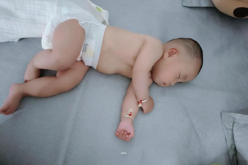 泰安宝宝脚心出汗怎么回事